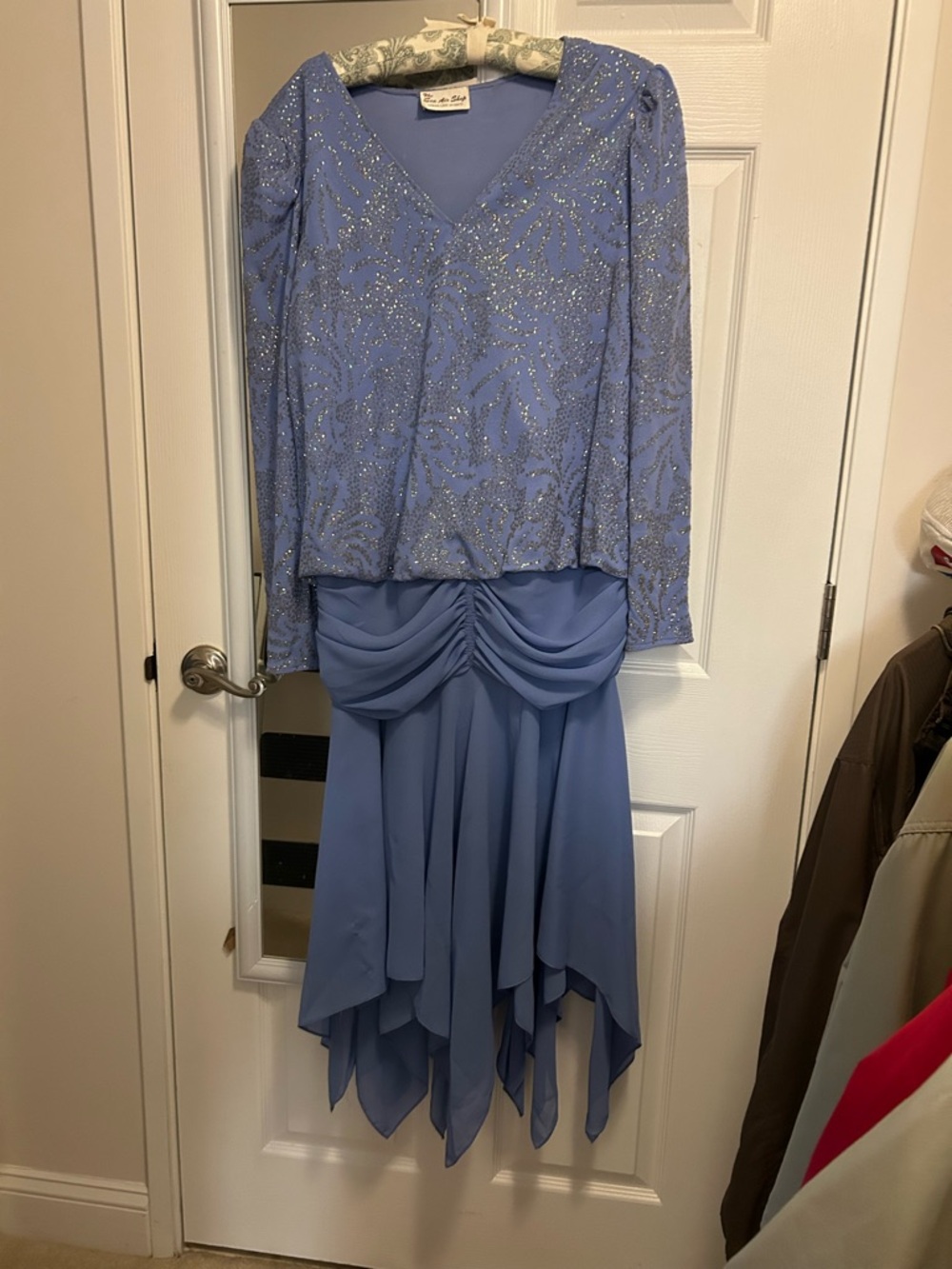 Elegant Dusty Blue Embellished V-Neck Evening Dress